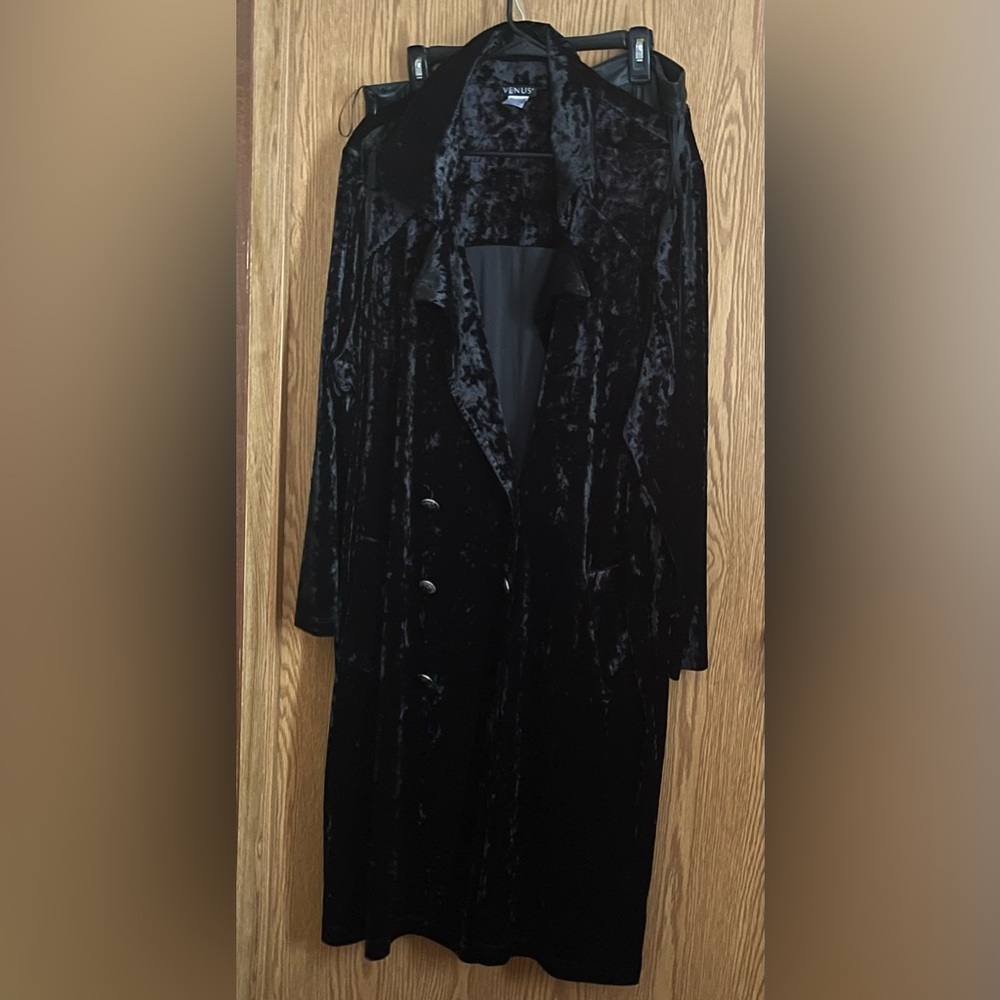 VENUS Black Velvet Long Trench Coat - Picture 4 of 4